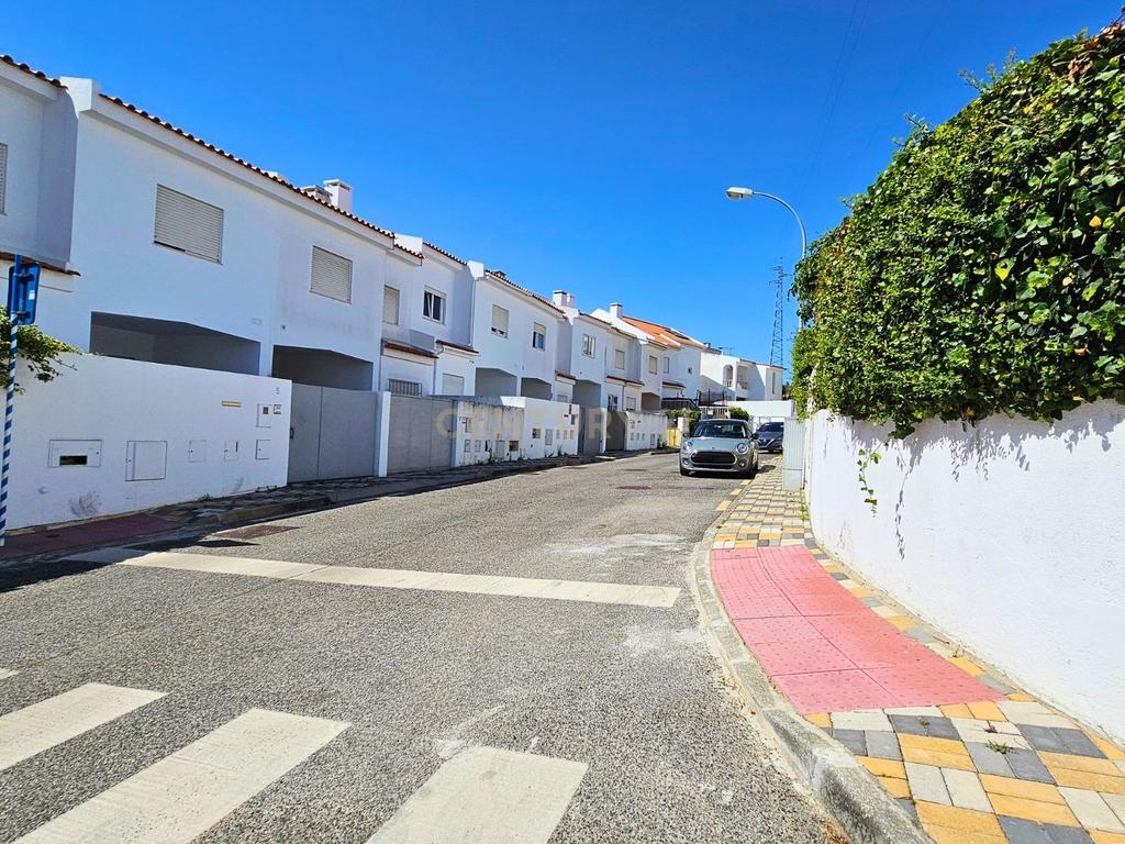 Moradia T4 em Oeiras para arrendar com garagem e terraço - Image 41