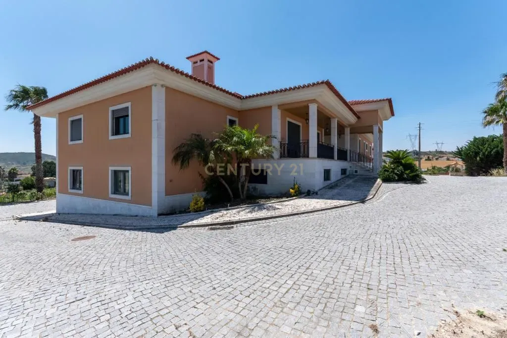 Moradia T8 de grande dimensão em S. João dos Montes, Vila Franca de Xira - Image 3