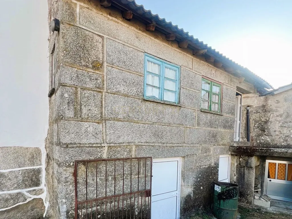 Moradia de granito em Granja do Paiva para reconstrução - Image 2