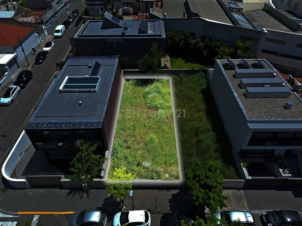 Terreno para construção de moradia no Centro de Espinho - Image 1