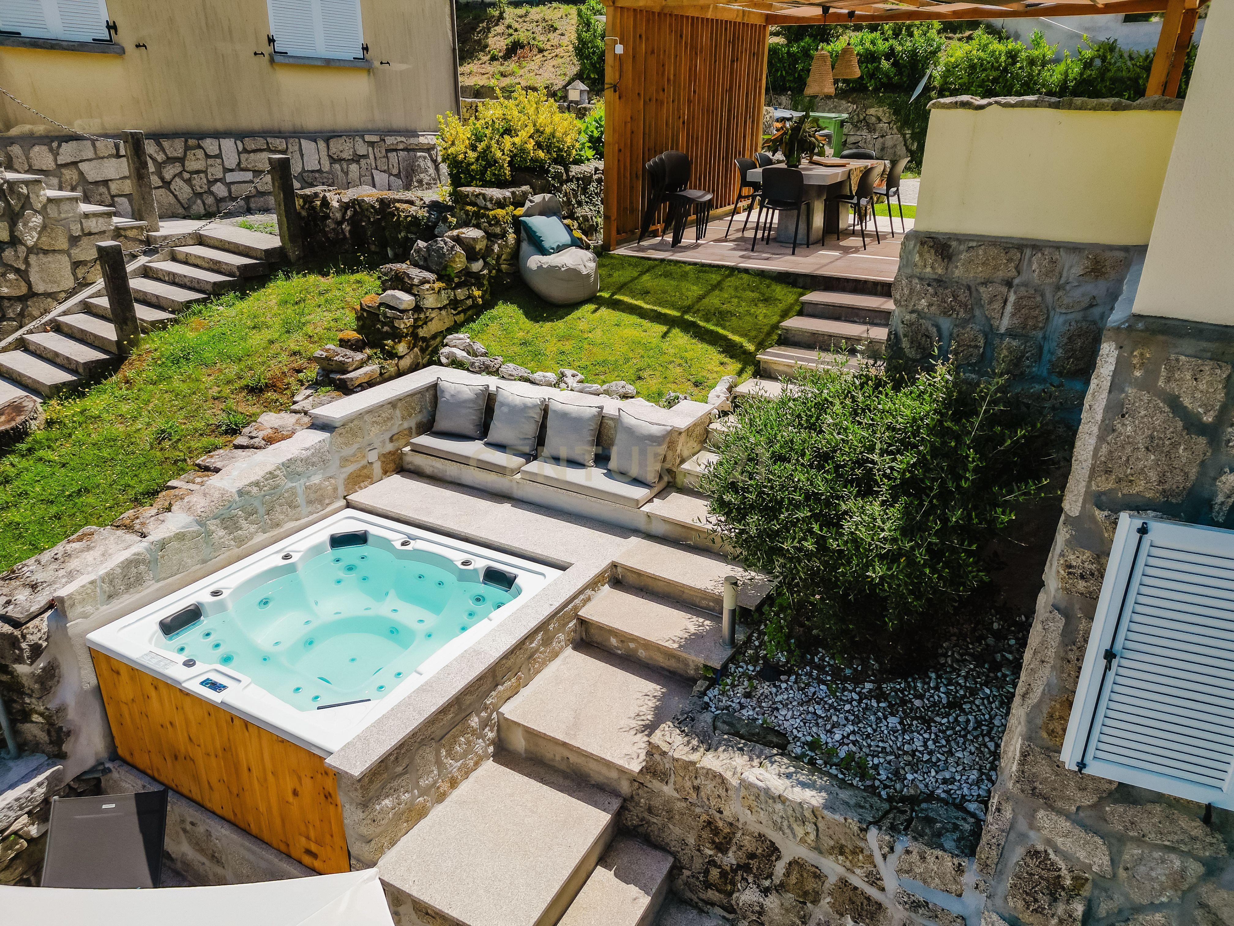 Casa Exuberante T4 com Piscina e Jacuzzi junto ao Rio na zona do Gerês - Image 4