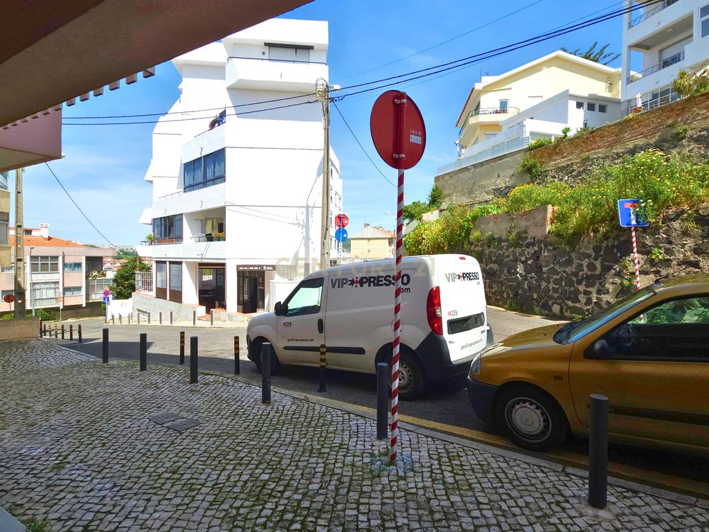 Loja Algés com 330 m2 - Image 4