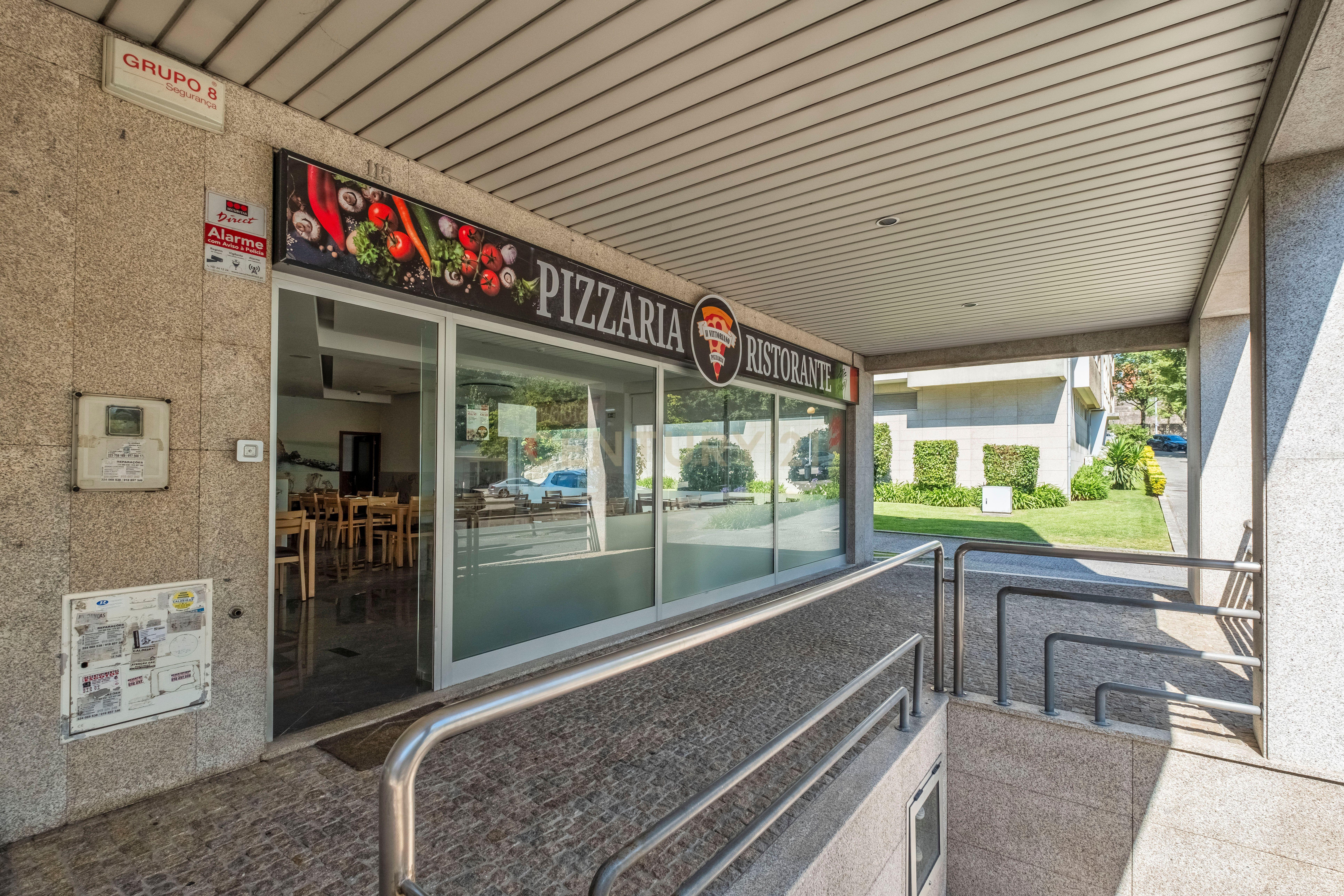 Trespasse de Pizzaria com esplanada em Águas Santas - Image 20