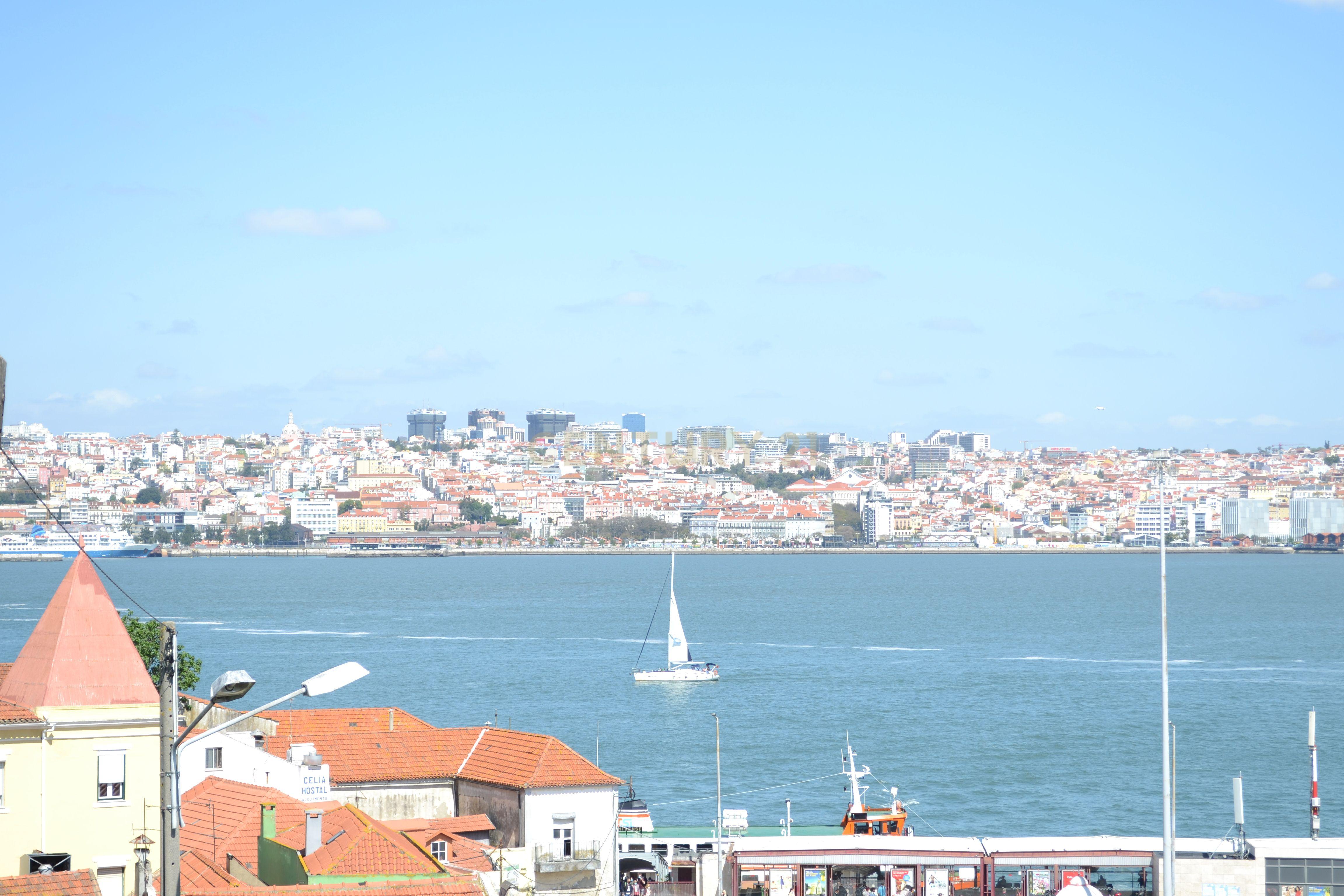 Apartamento de 2 assoalhadas totalmente remodelado na Cova da Piedade, Romeira, para Investimento. - Image 12