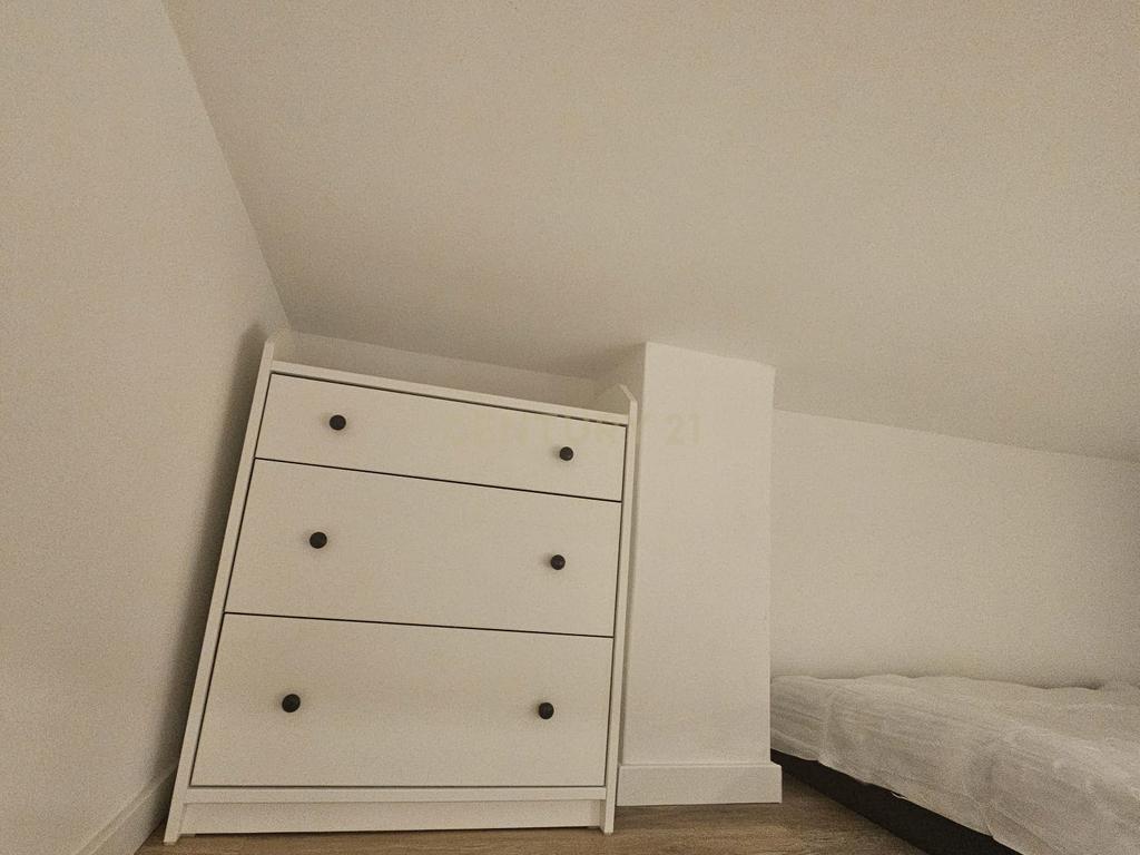 T0 + Mezzanine remodelado em Telheiras - Excelente localização - Image 2