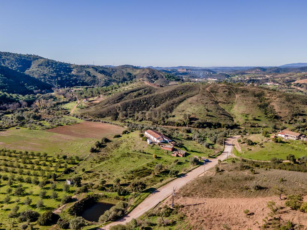 Quinta com moradia para reabilitação, na zona de Messines - Image 2