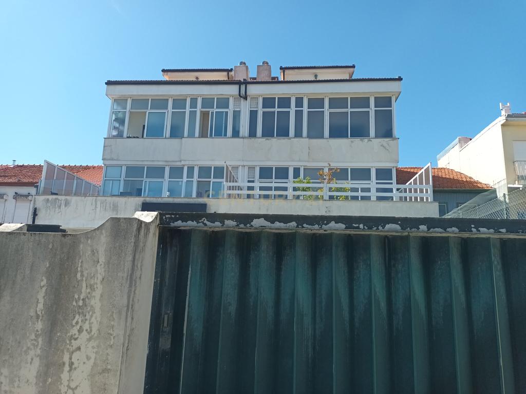 Vende-se apartamento T3 Duplex, zona das Antas, Porto - Image 3