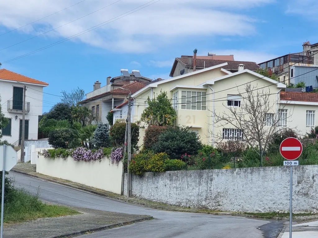 Excelente Moradia T5 em Fânzeres - Image 1