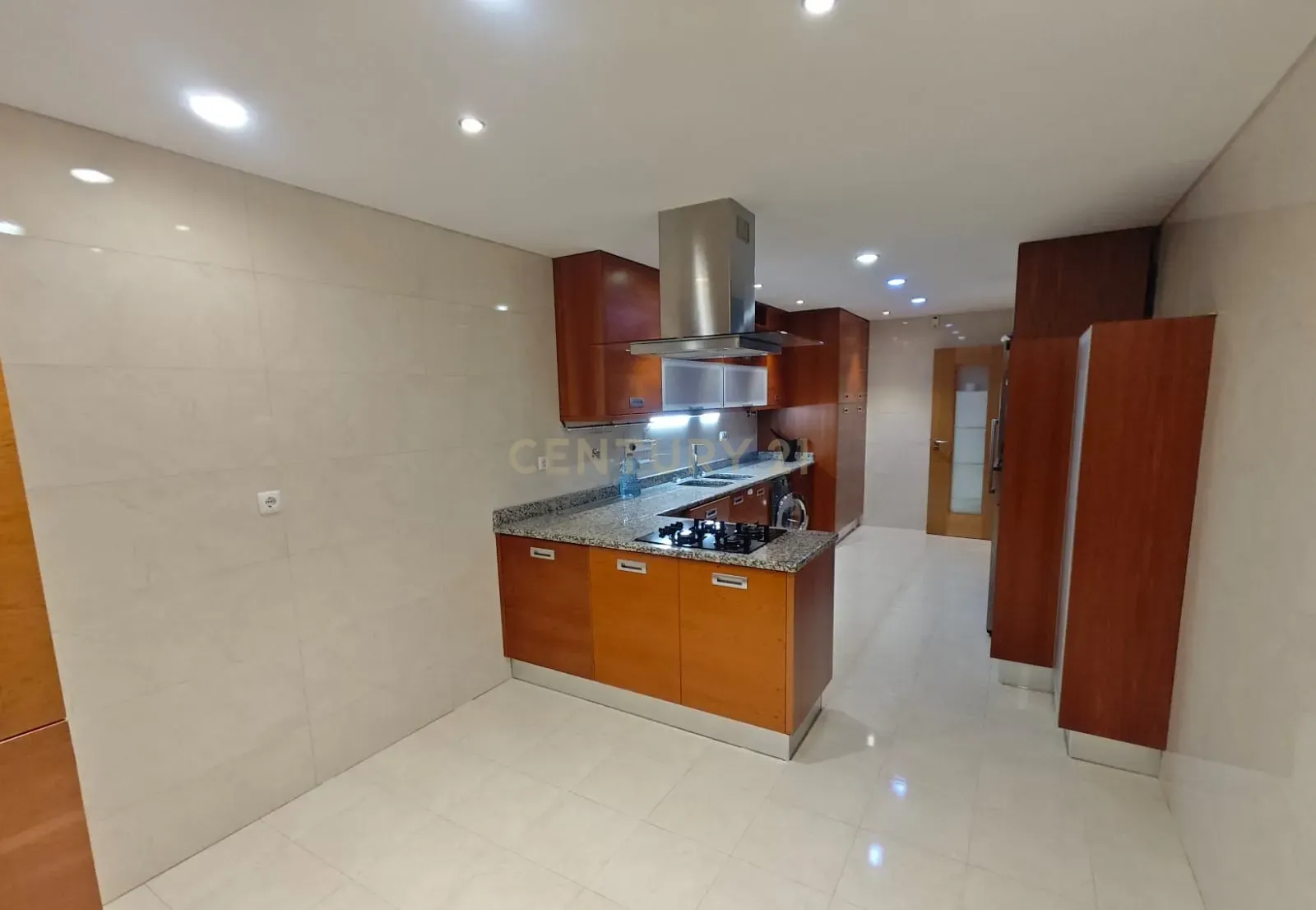 Apartamento de 3 assoalhadas, Box fechada e arrecadação, Póvoa de Santa Iria - Image 4