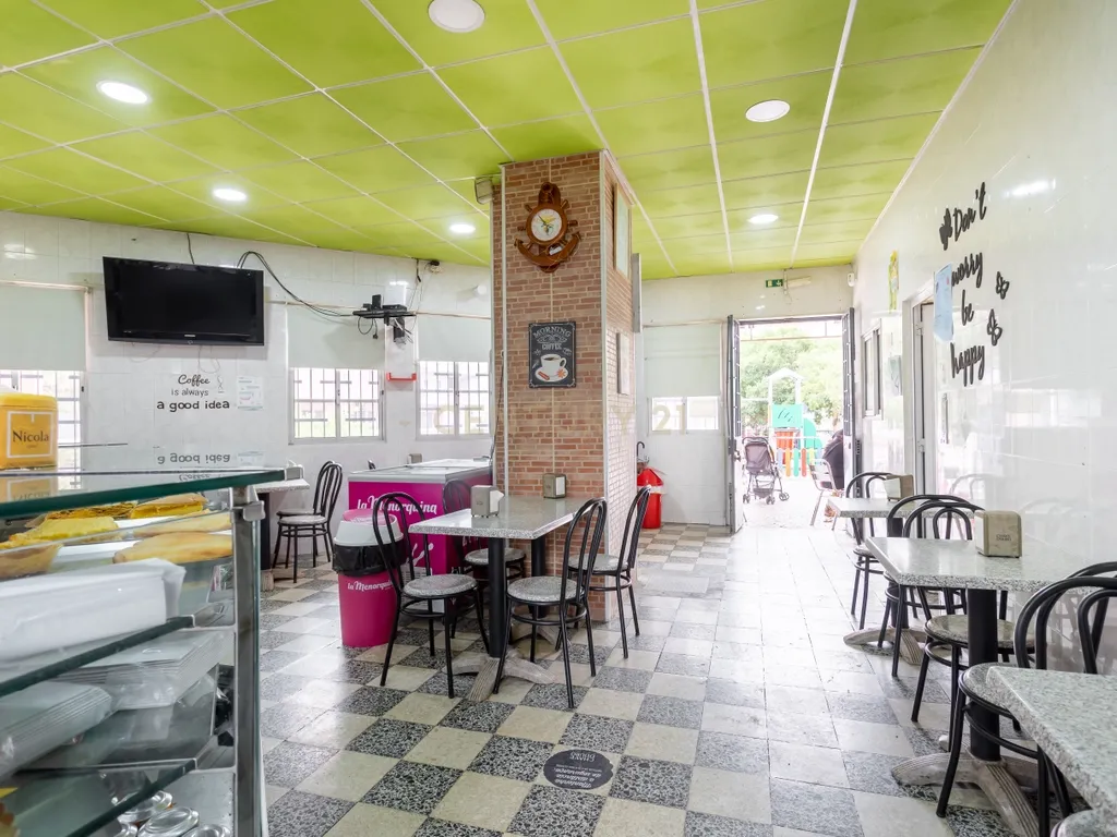 Loja/Café totalmente equipado em Marvila-Bairro dos Lóios - Image 4