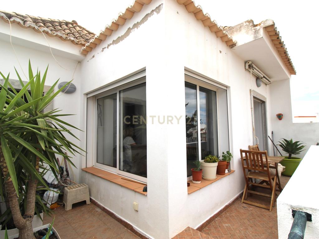 NOVIDADE, T1 top floor em Santa Luzia. - Image 1