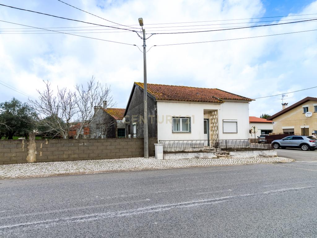 Moradia Isolada T3 em Arrimal, Porto de Mós – Com Terreno, Garagem e Anexos - Image 34