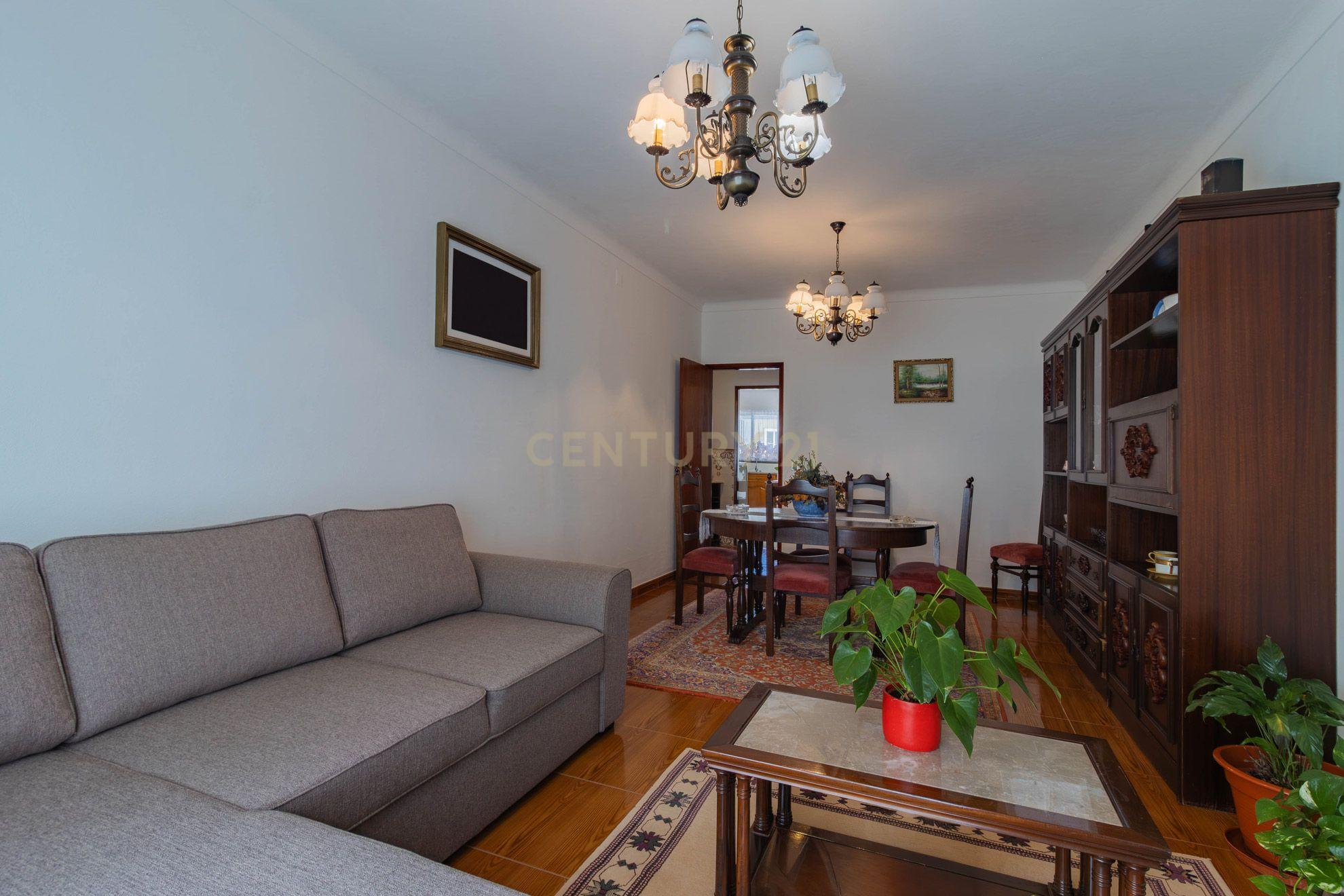 Fotografia 5 de Apartamento T3 Rés do Chão com Garagem, Logradouro e Terreno – Marinha Grande