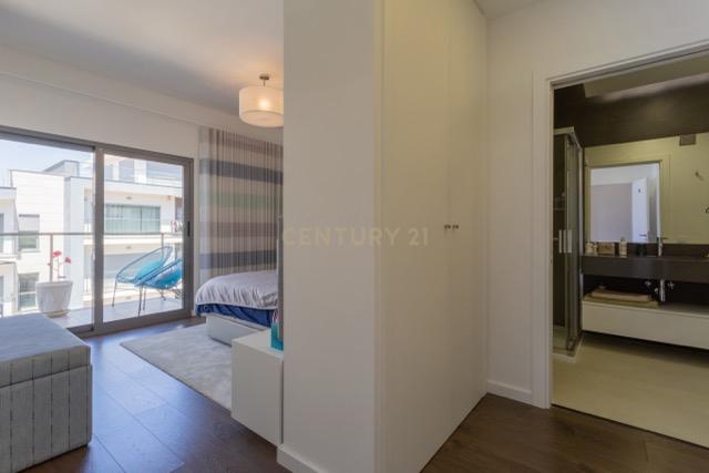 Luxuoso apartamento T3 duplex com Vista Panorâmica em Quinta de Santa Teresa, Charneca de caparica - Image 7