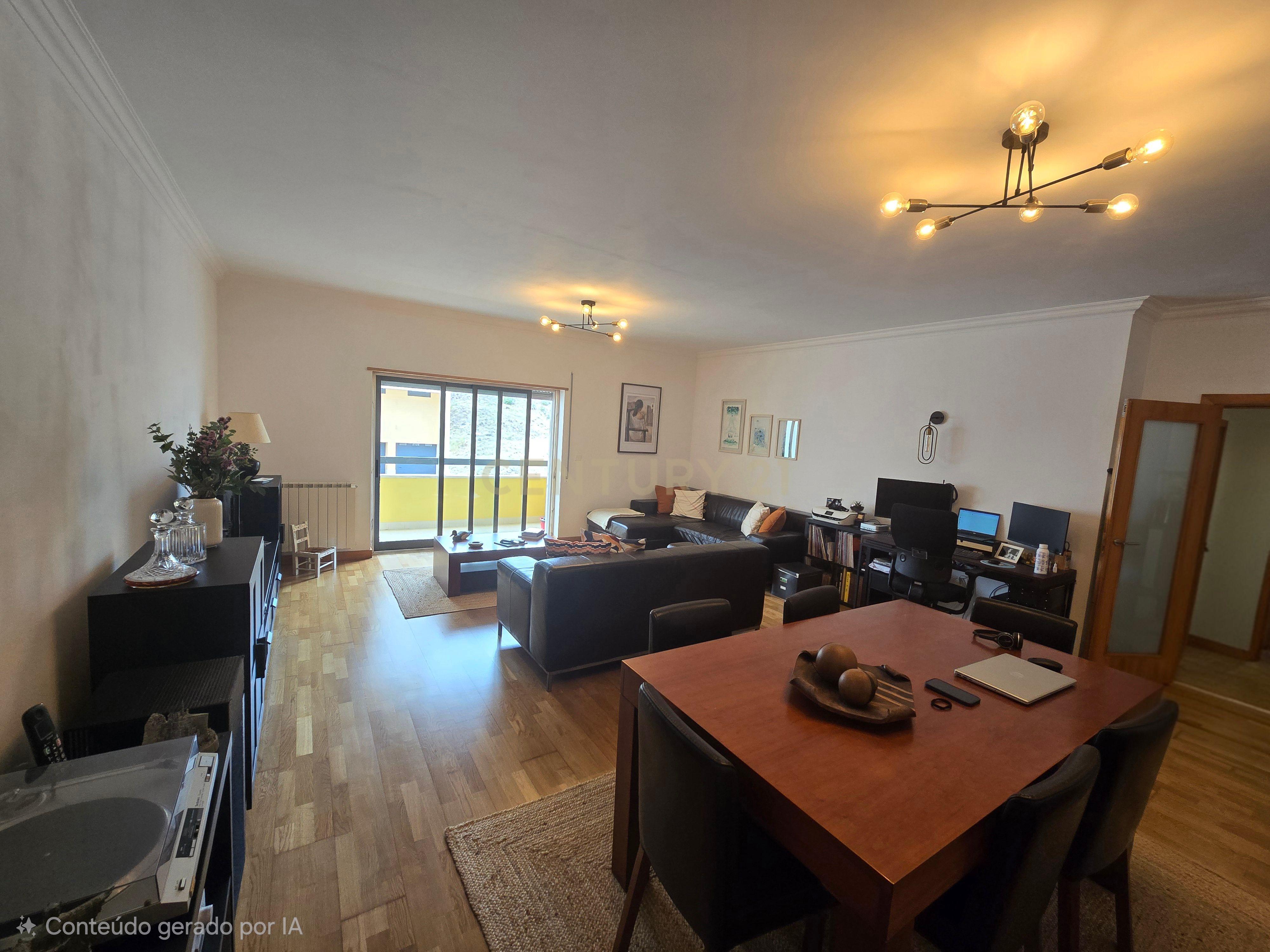 Fotografia 4 de Apartamento T3 com Excelentes Áreas e Garagem na Urbanização Moinho do Guizo – Mina de Água, Amadora