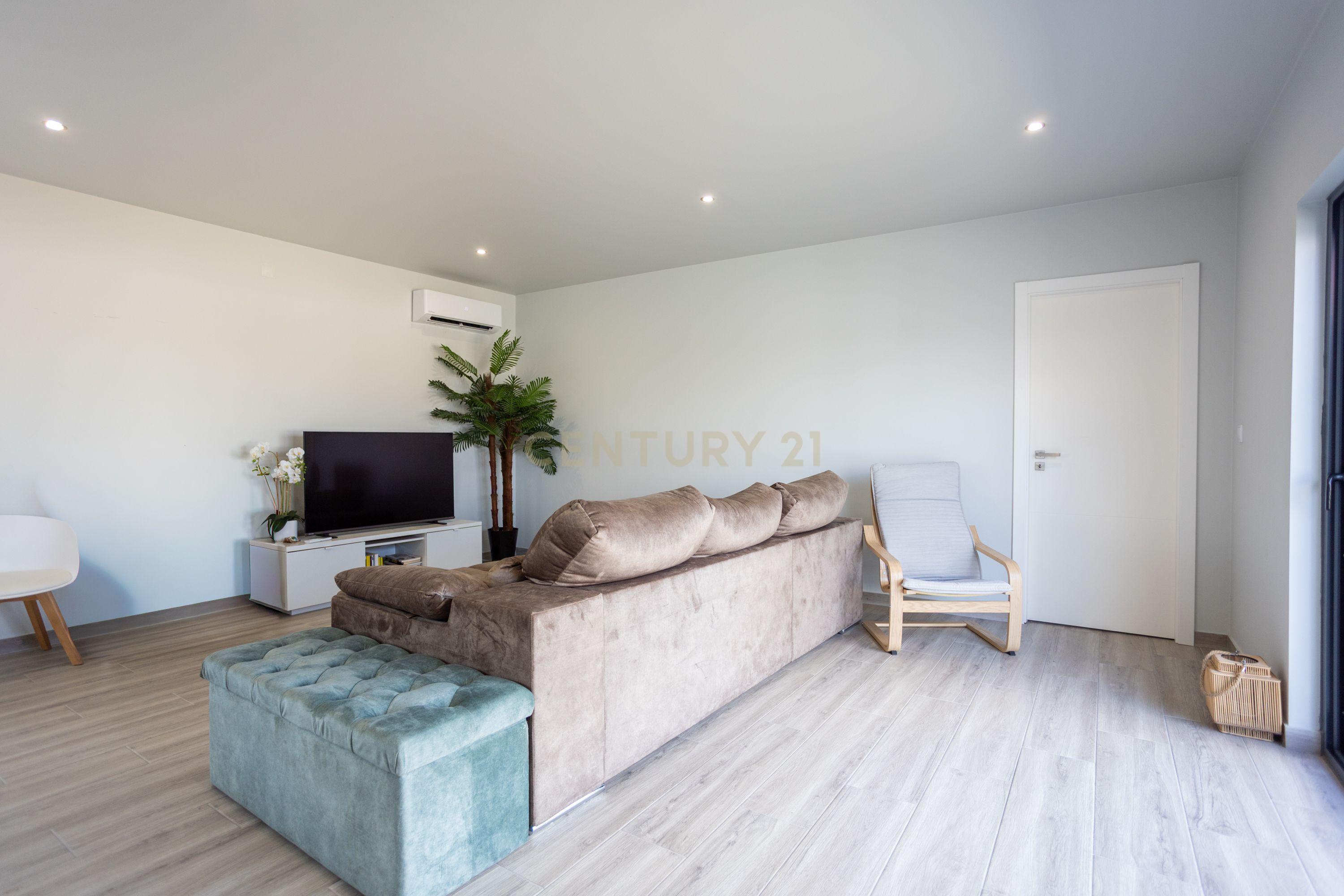 Fotografia 12 de Luxuosa Moradia Nova em Benavente, Santarém