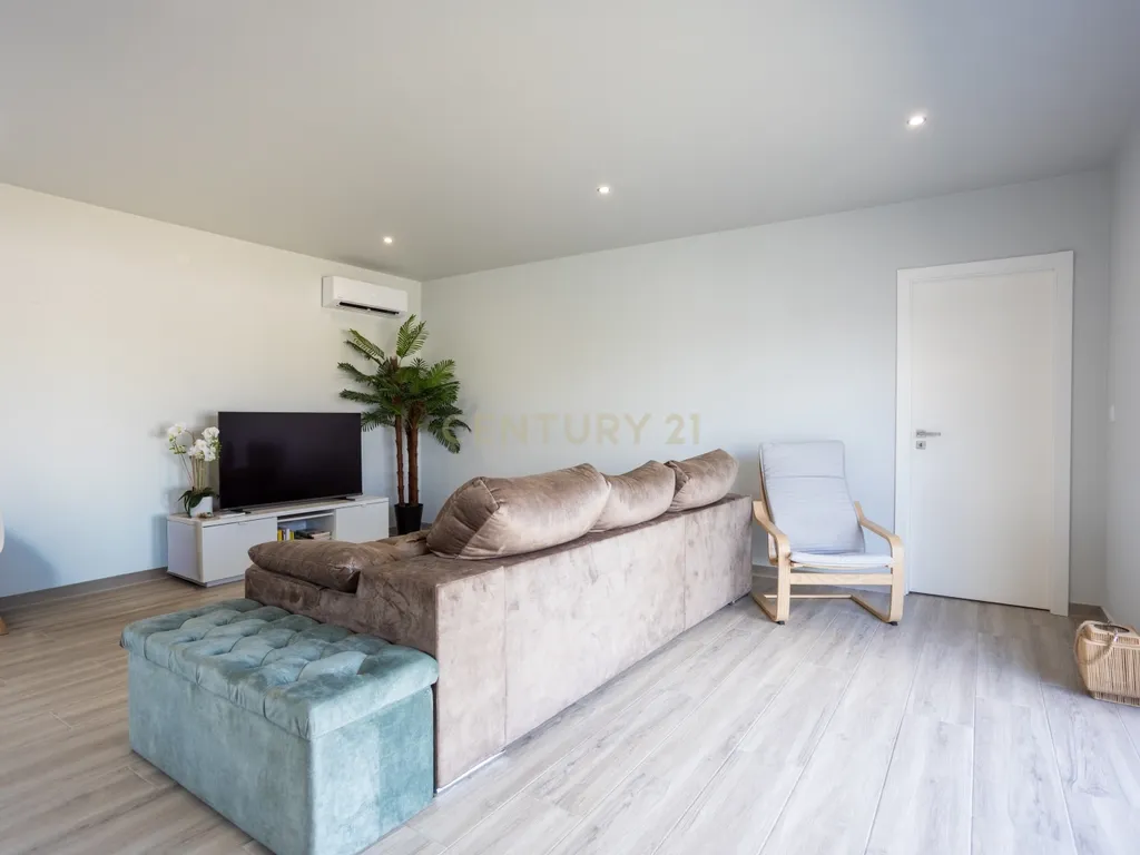 Luxuosa Moradia Nova em Benavente, Santarém - Image 12