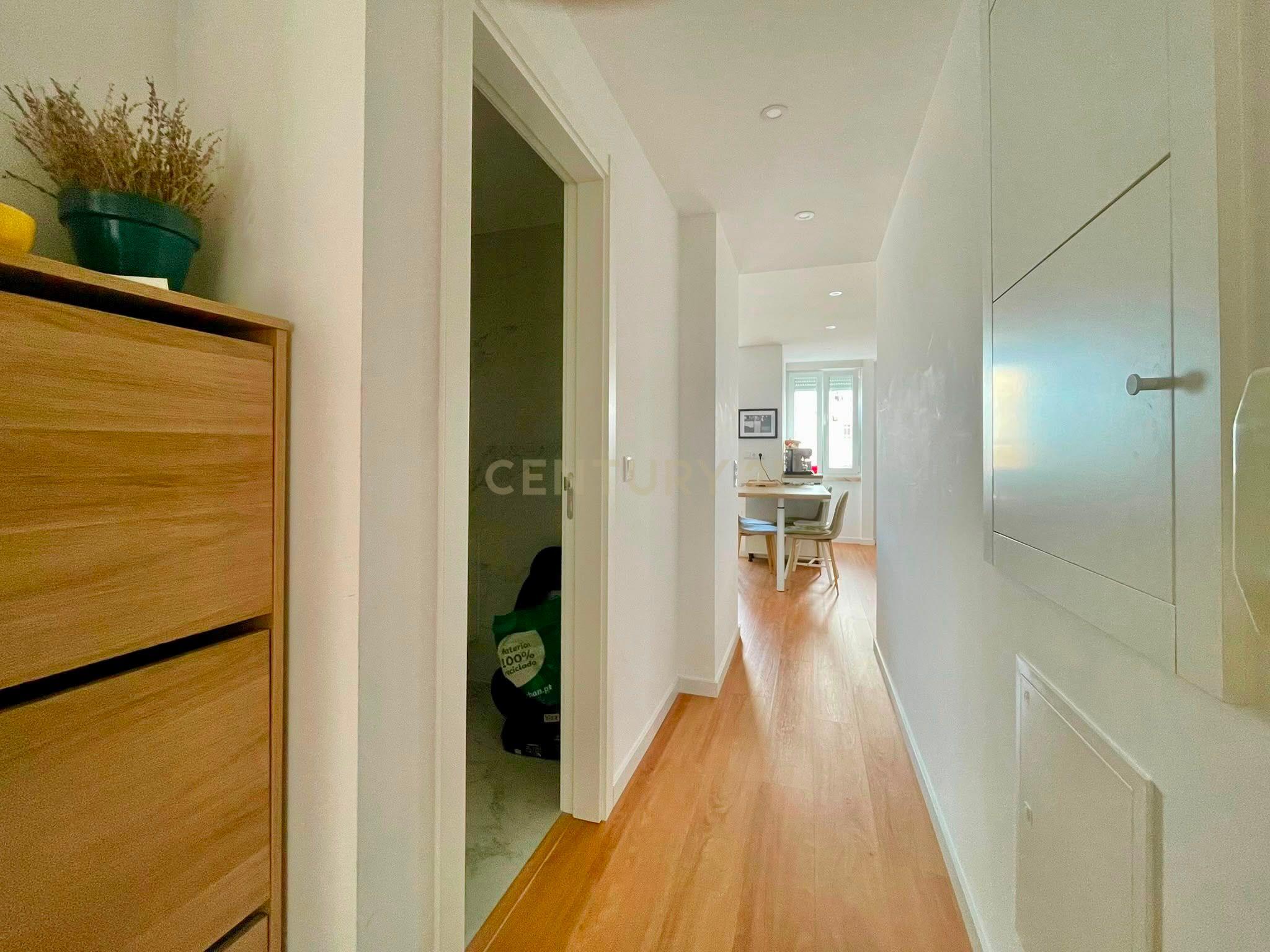 Fotografia 10 de Apartamento T2 com Varanda em Localização Privilegiada