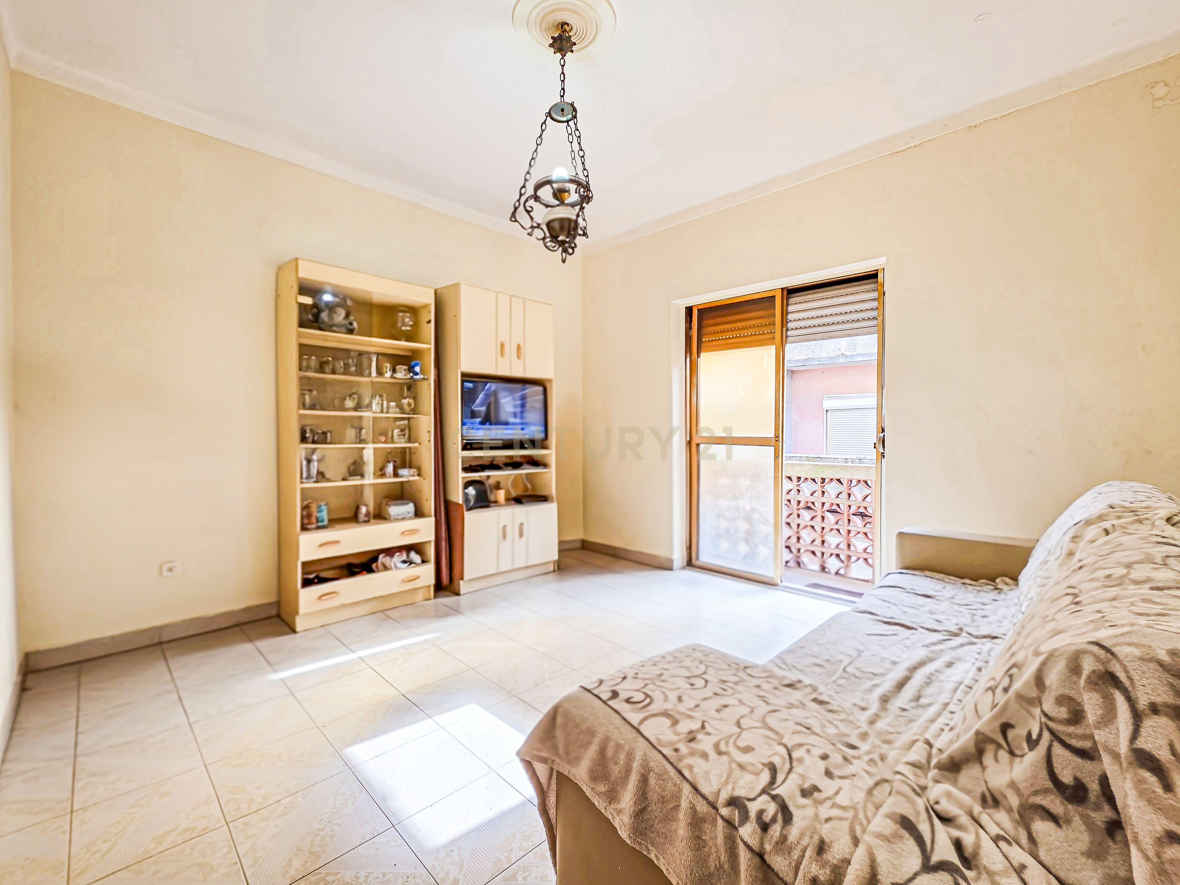 Fotografia 12 de Apartamento T1 com Varanda em Localização Central