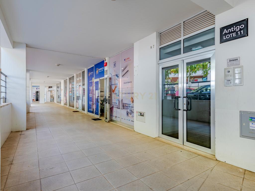 Apartamento T2 - Oportunidade Única a 5 Min da Praia da Rocha! - Image 3