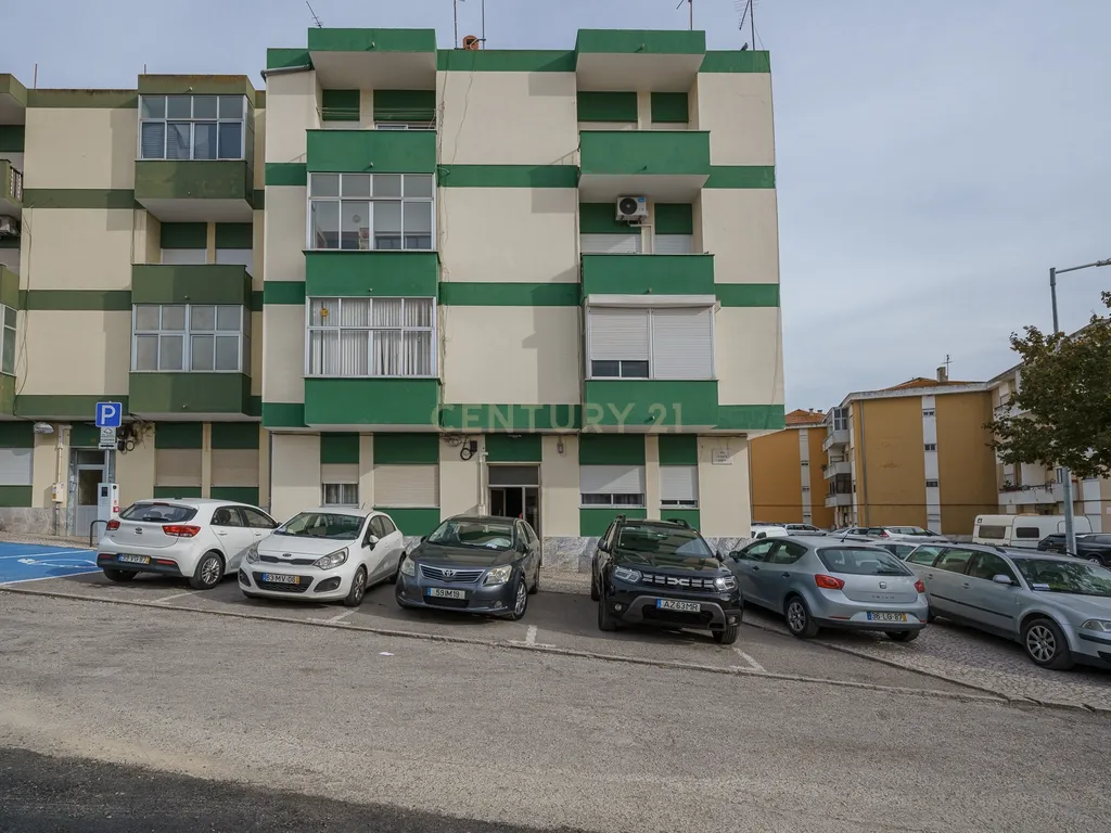 Apartamento T2 na Moita com 2 Varandas e Ponto de Carregamento para Veículos Elétricos - Image 27