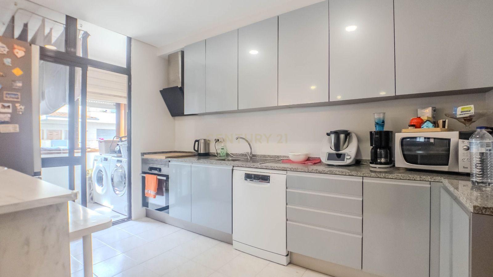 Apartamento T3 em Gondomar com luz natural e boa localização - Image 12