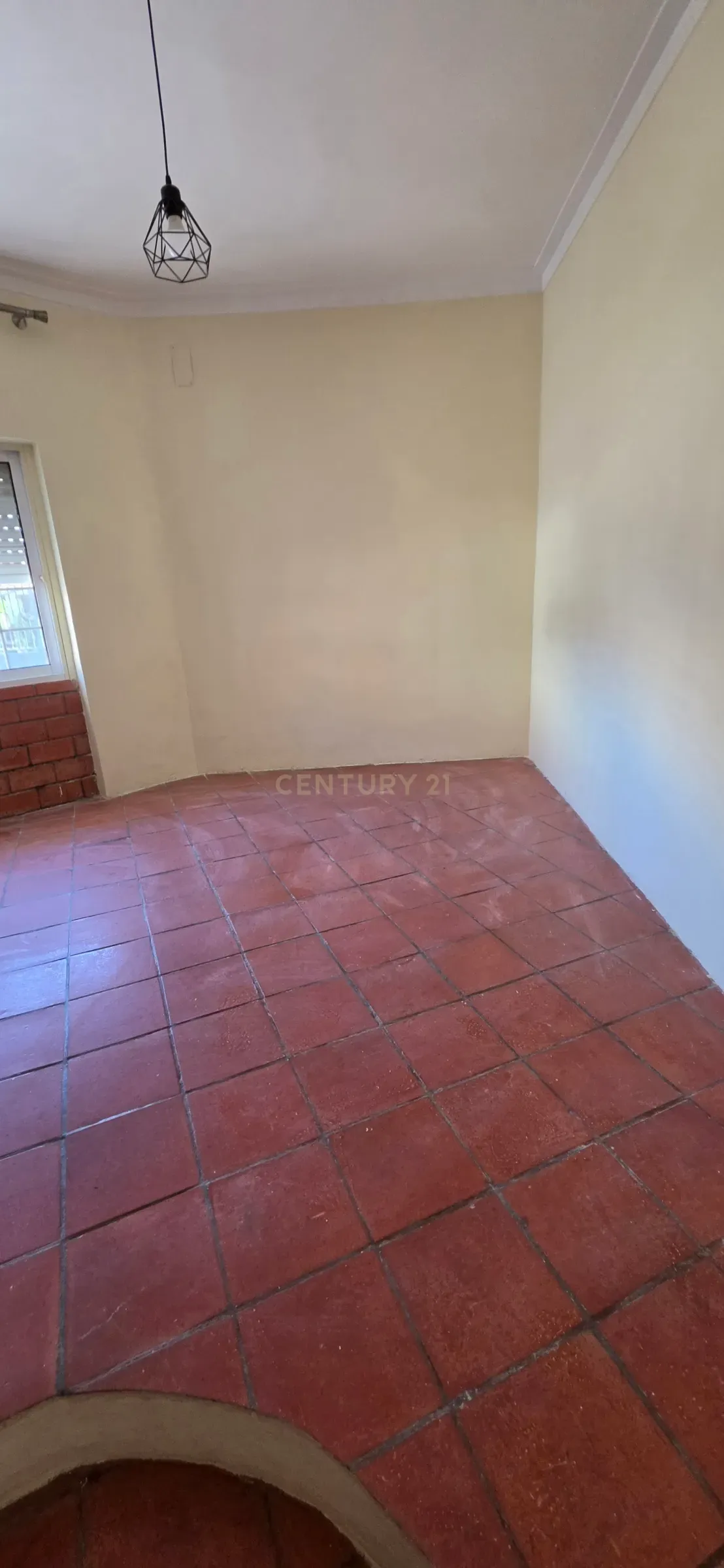 Fotografia 12 de RESERVADO - T2 com boas áreas e bem localizado