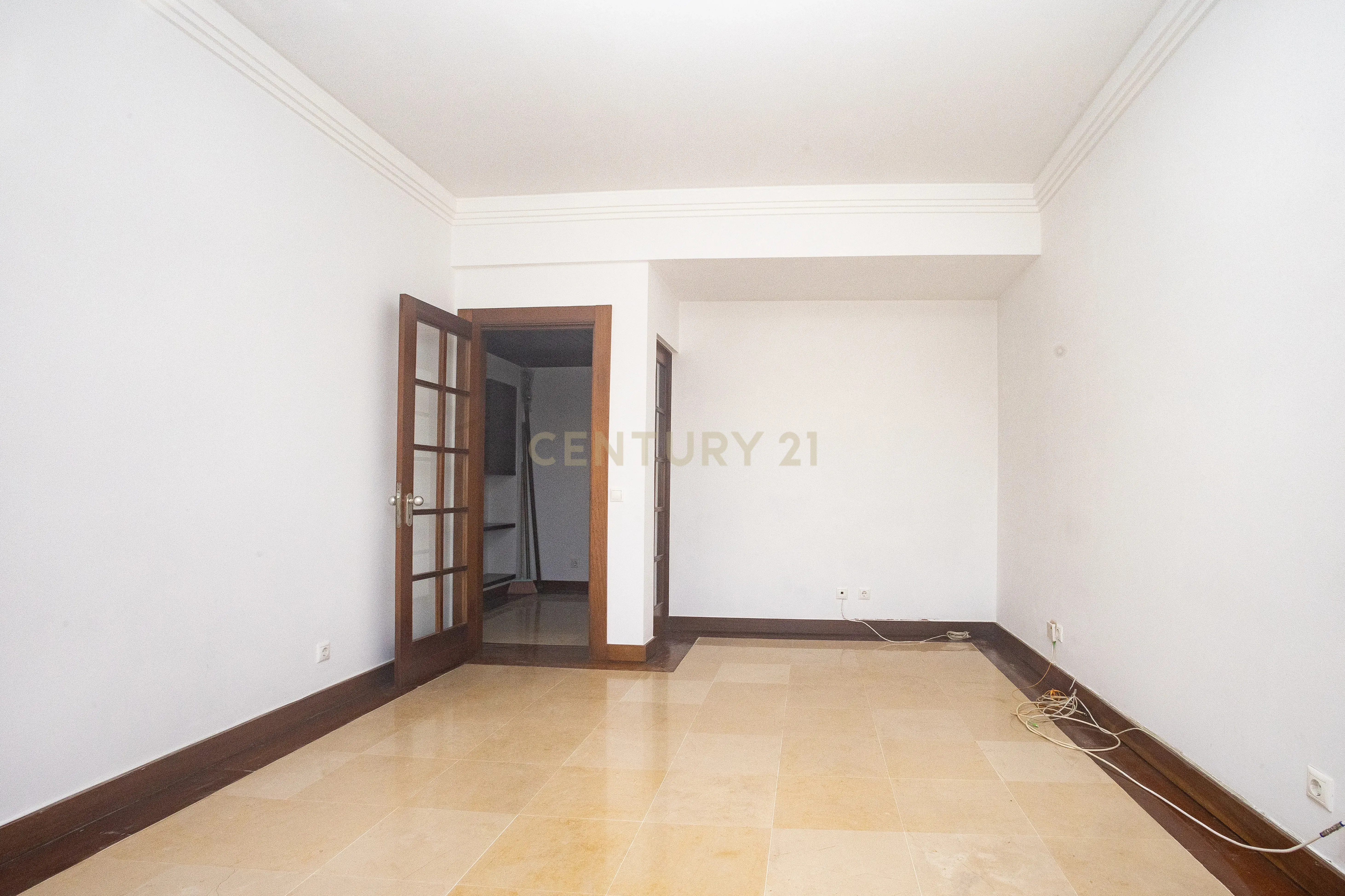T2 Arrendamento em Telheiras com Estacionamento e Piscina - Image 7