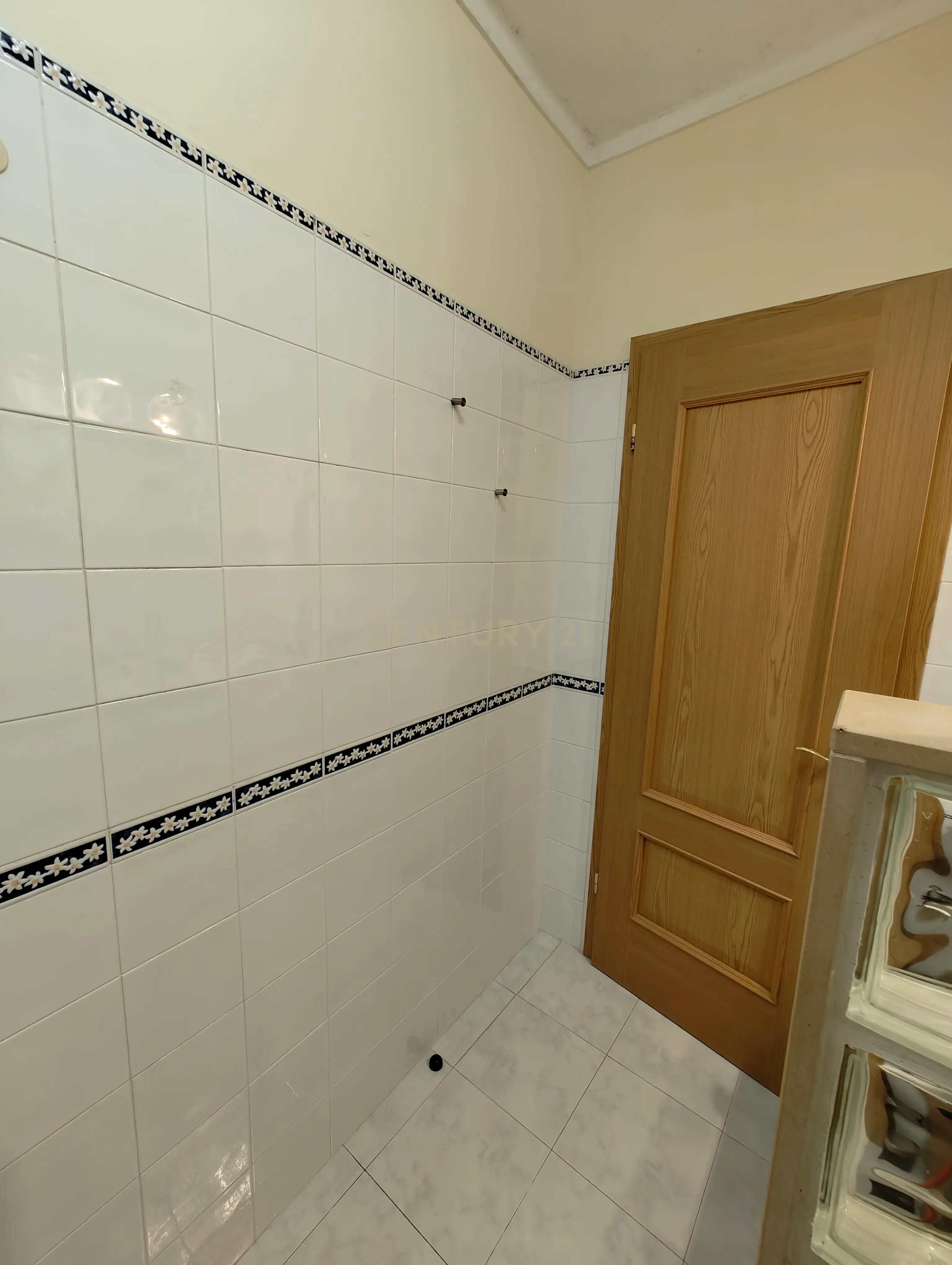 Apartamento duplex T3 + 2 em Queluz - Image 36