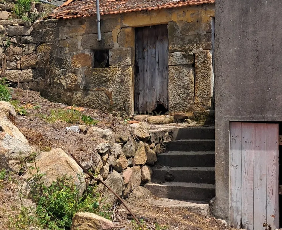 Oportunidade Única: Moradia para reconstrução em Penha Longa, Marco de Canaveses - Image 13