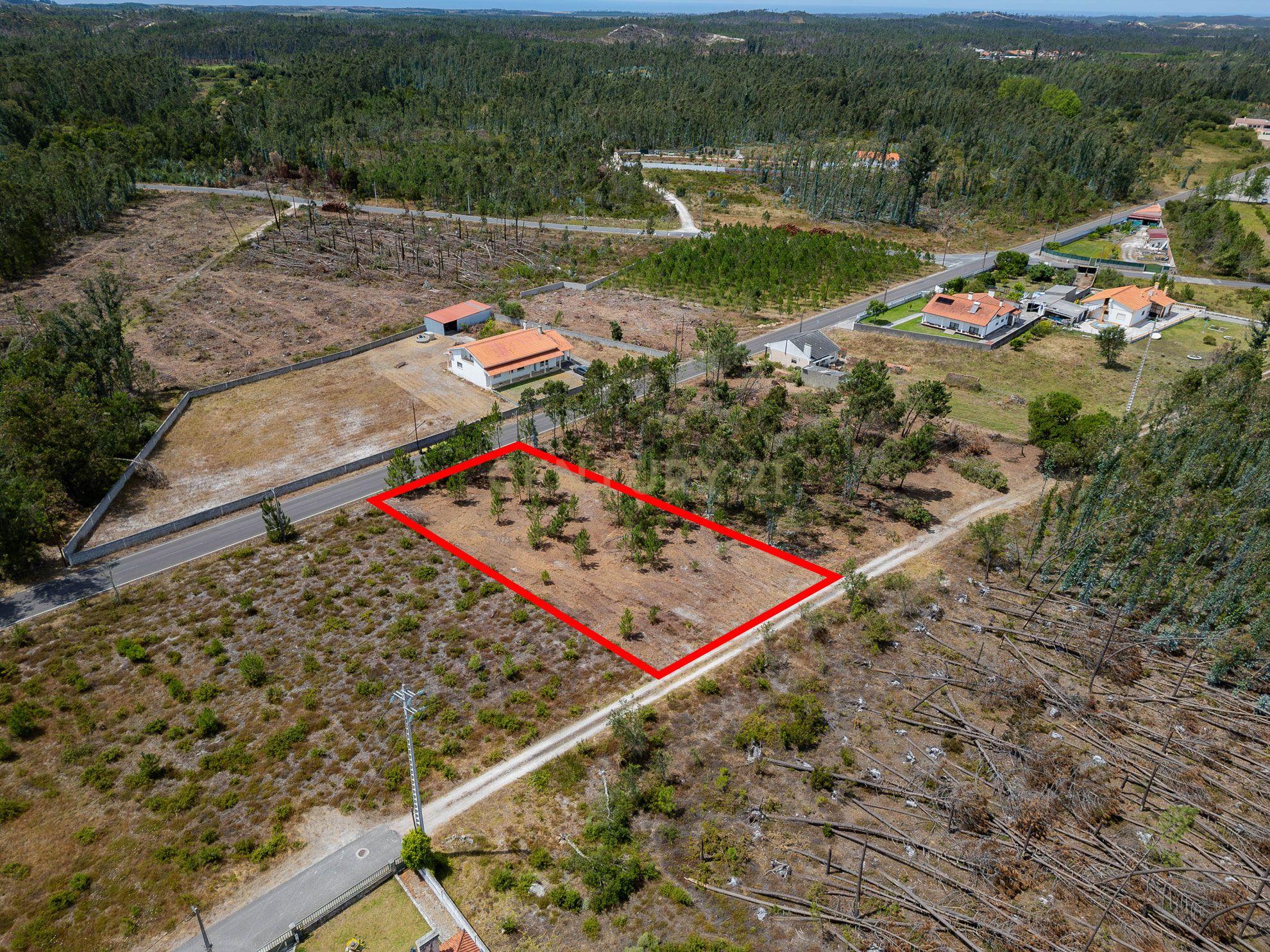 Fotografia 12 de Terreno Urbano com 1.030 m² em Pataias – Localização Premium e Proximidade do Mar