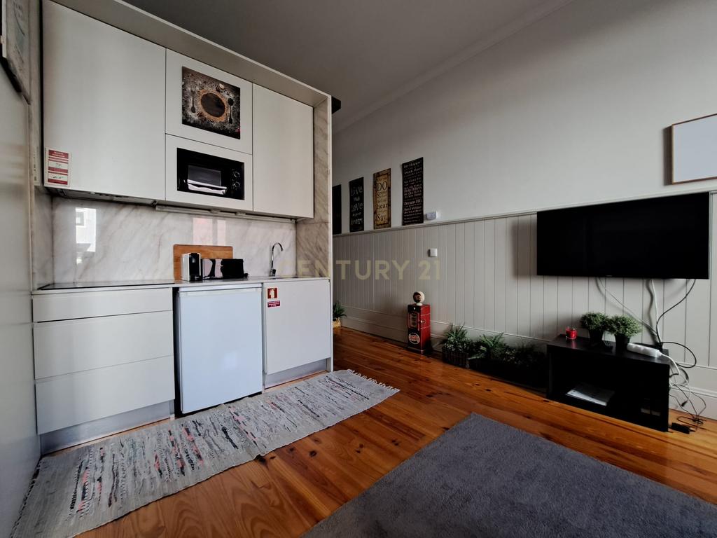 Apartamento T2 + T1 com terraço - Rua Formosa - OTIMO INVESTIMENTO - Image 11