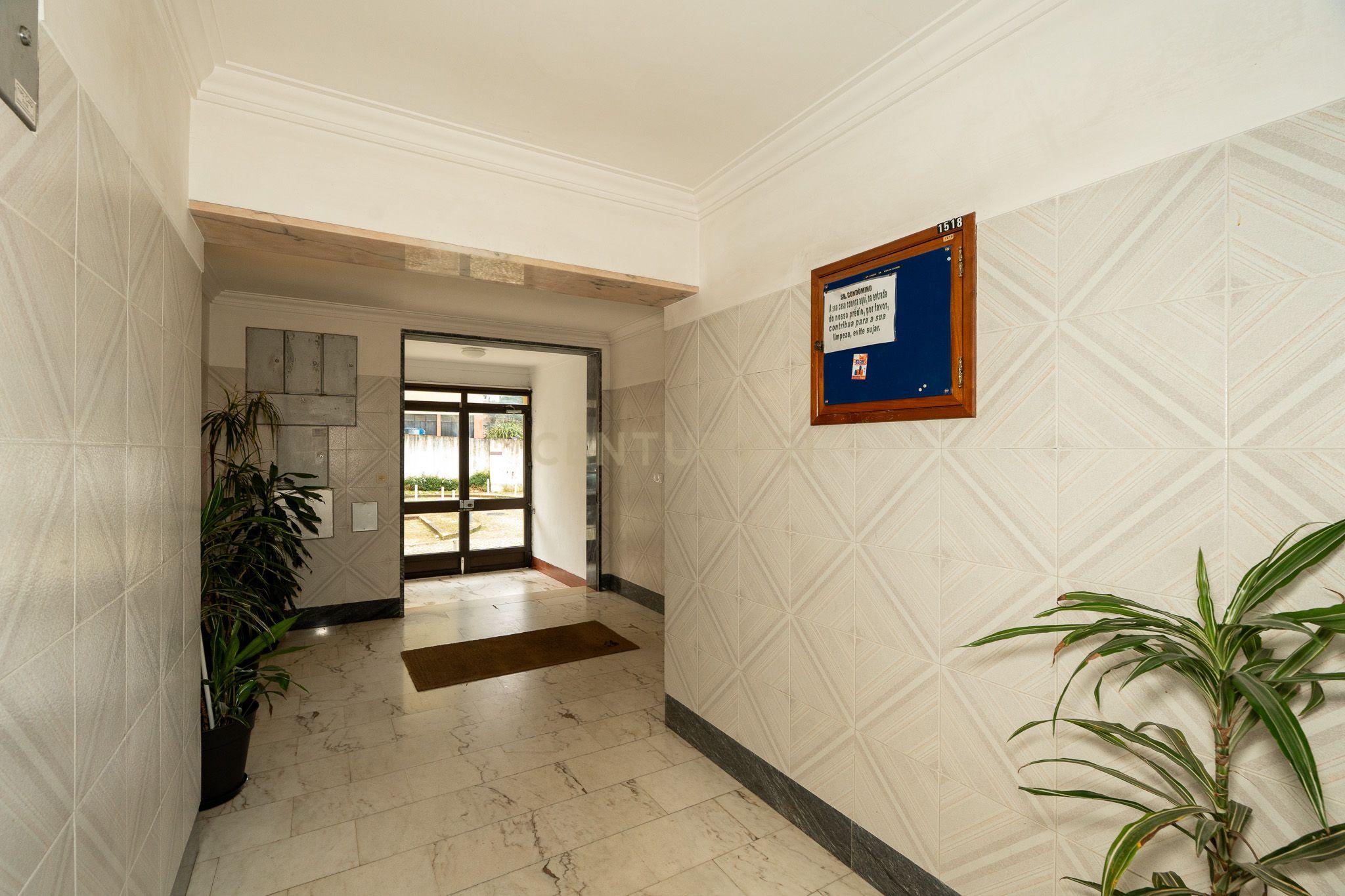 Apartamento T3 com garagem para 2 viaturas Monte Abraão - Image 30