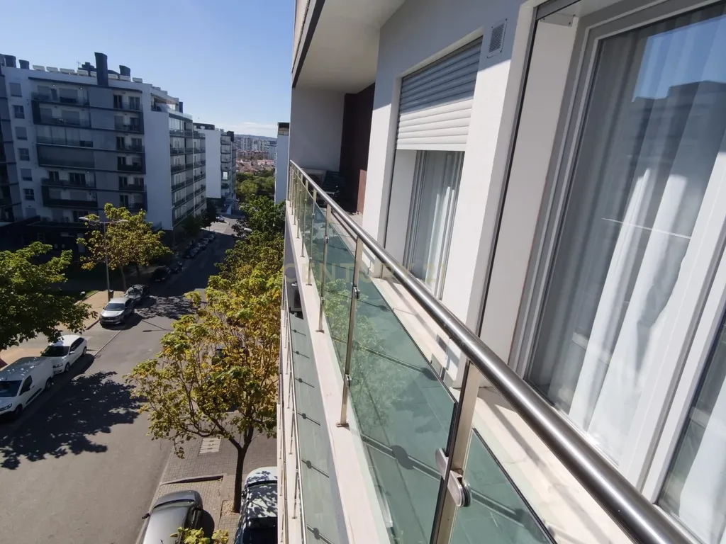 Apartamento T2 na Urbanização Solvillas, Odivelas – Espaço, Luz e Conforto - Image 7