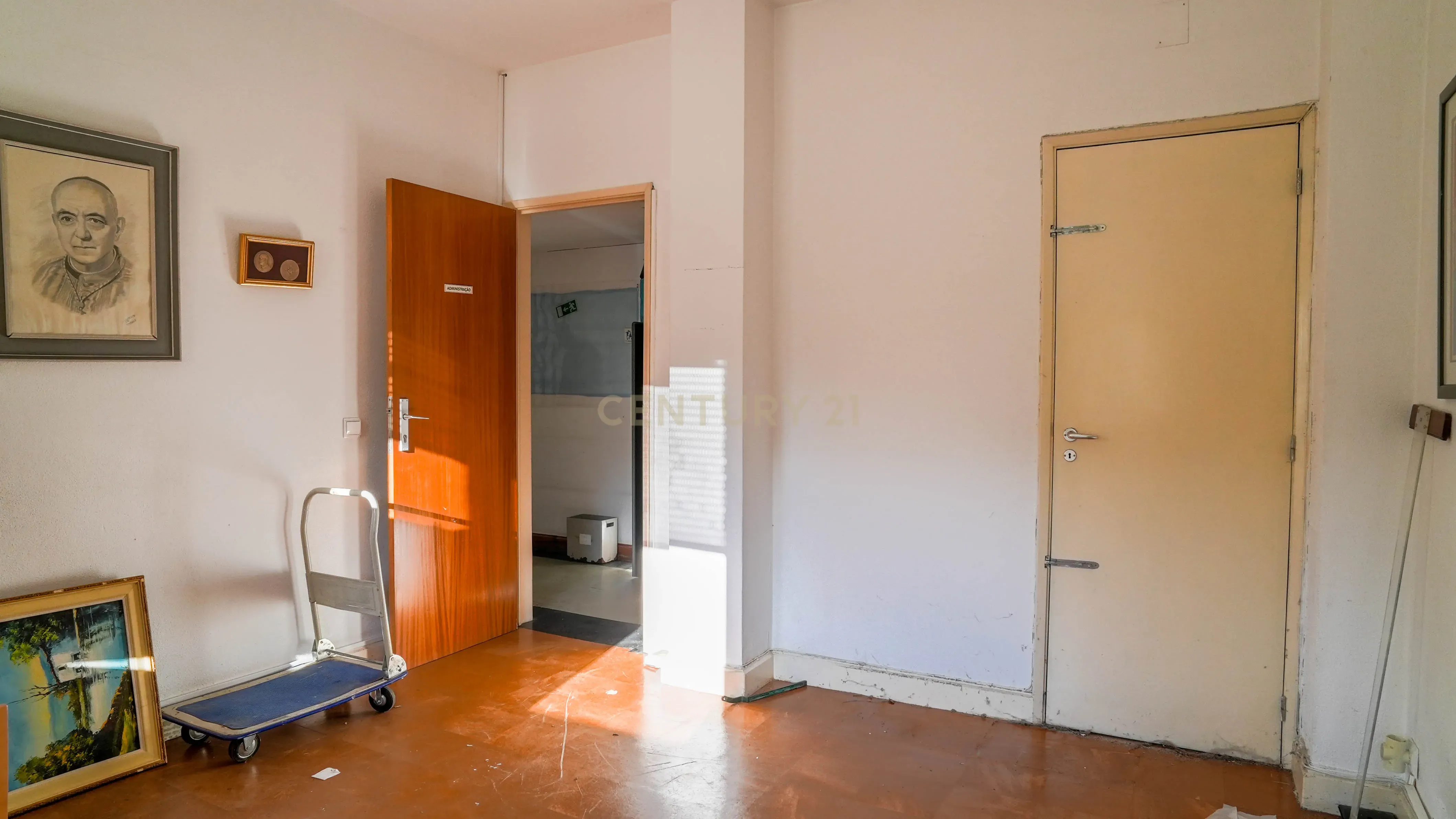 Espaço Versátil com Localização Privilegiada - Image 16