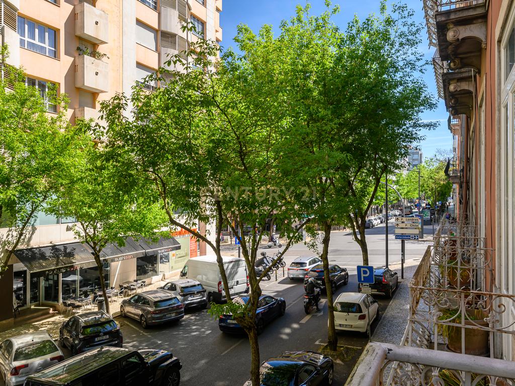 Moderno T3 com Terraço em Avenidas Novas, Lisboa - Image 32