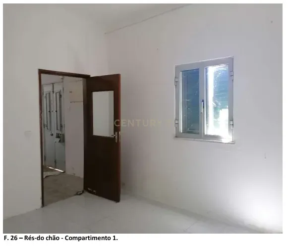 Fotografia 9 de Moradia T3 de Rês-Chão e 1º Andar para remodelação, Mourão.
