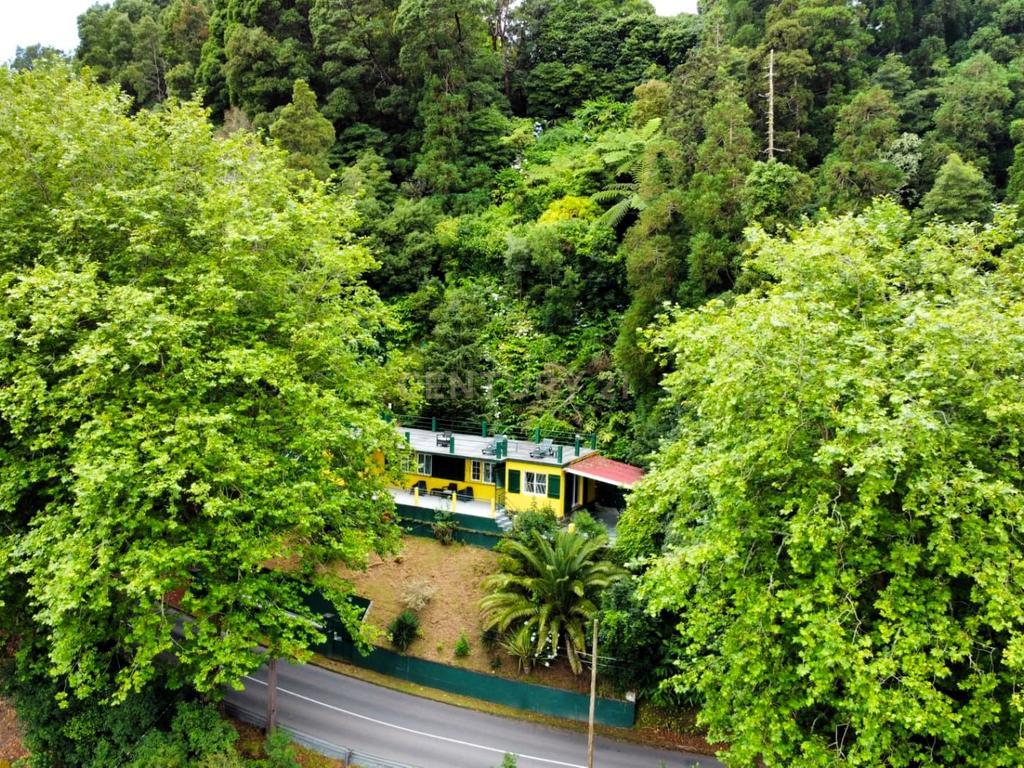 Moradia T2 com Vista Panorâmica sobre as Furnas | Excelente Oportunidade de Investimento - Image 21