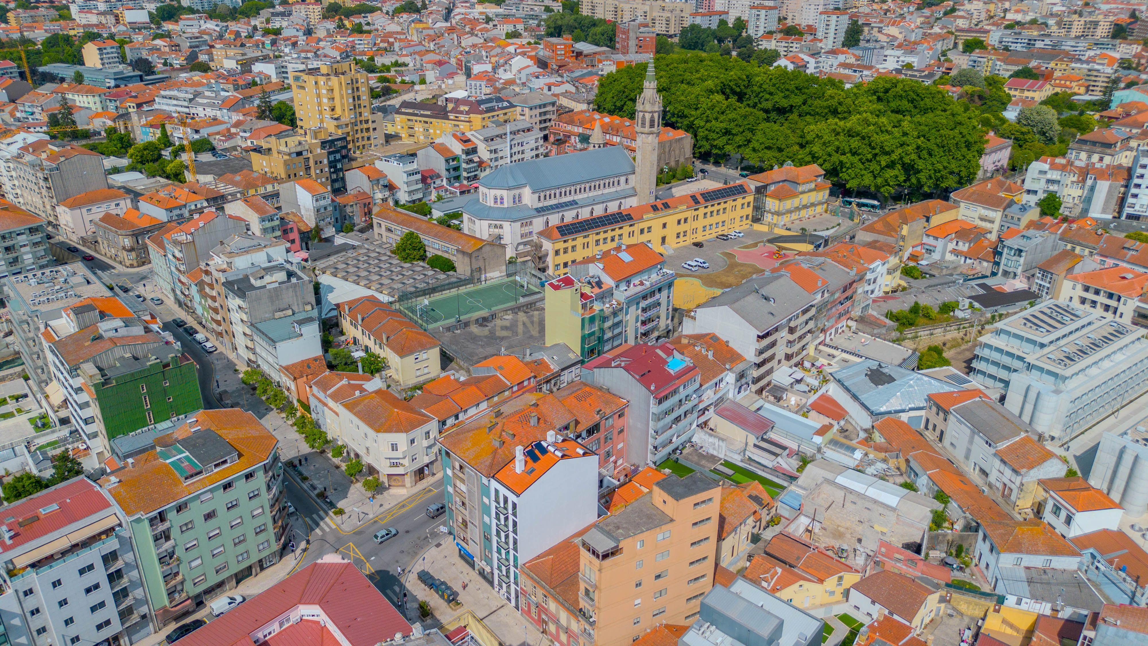 Fotografia 9 de Prédio para Reabilitação com PIP Aprovado | Rua de Faria Guimarães, Porto