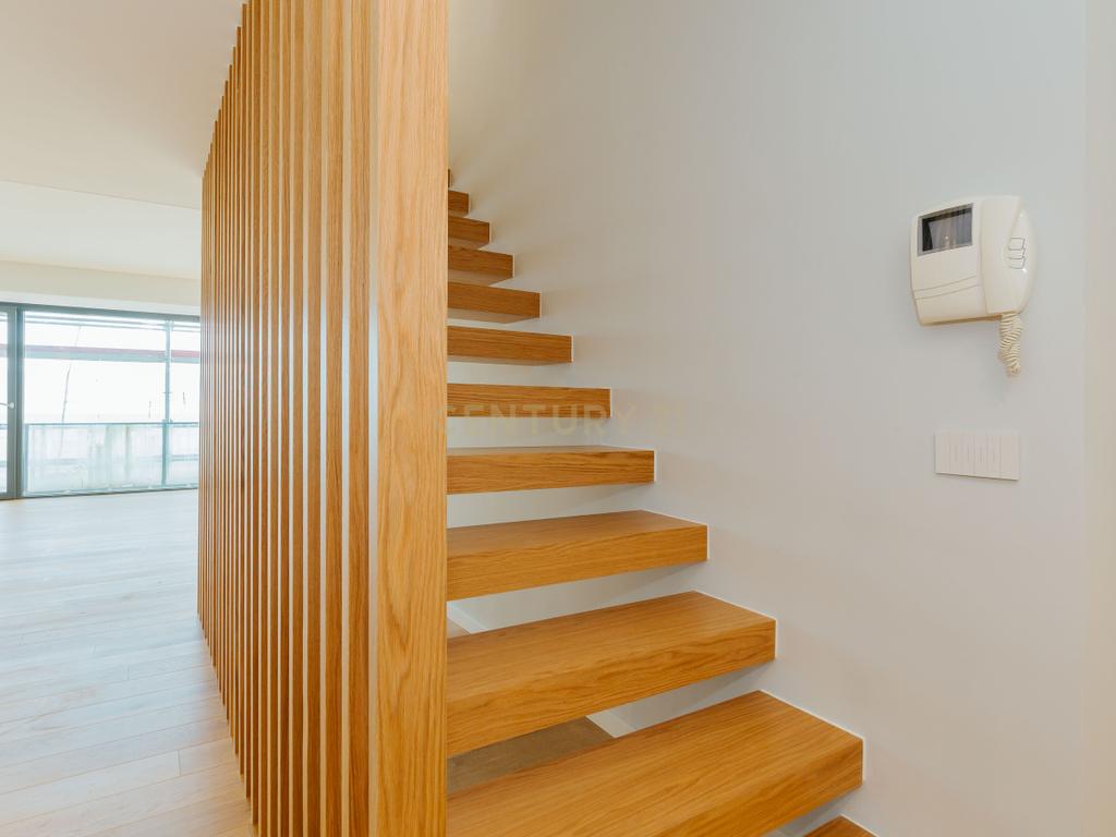 Apartamento Duplex T4 Novo na Rua Bartolomeu Dias, em Belém – conforto, modernidade, luz natural e espaço em Belém - Image 16