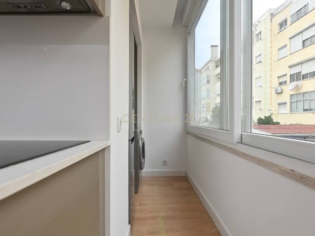 T2+1 Remodelado com sótão/suite e excelente localização - Benfica - Image 5