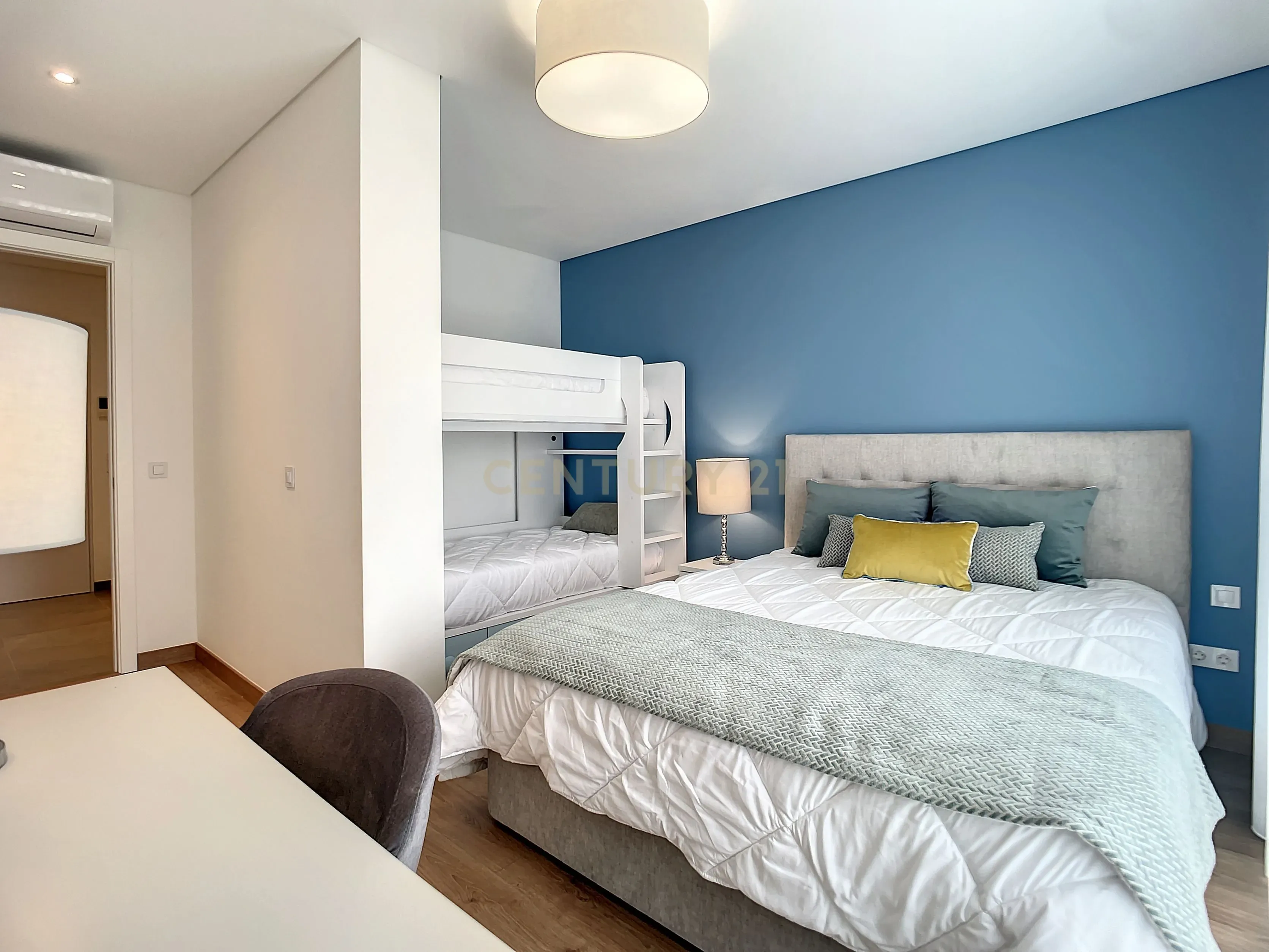 Duplex inserido no condomínio de luxo em Nazaré - Image 11