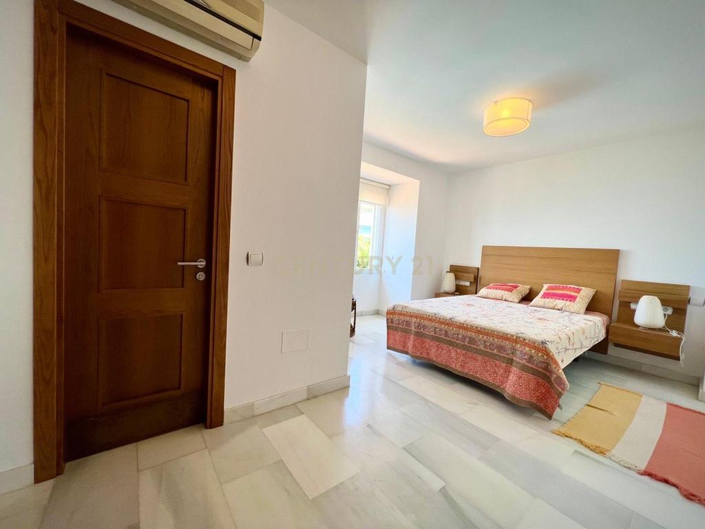 Casa con vistas al mar en primera línea – Urbanización Bahía de Estepona - Image 8