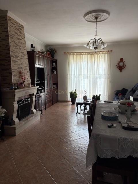 Moradia T3 na Quinta do Conde com Terraço e Garagem - Image 2