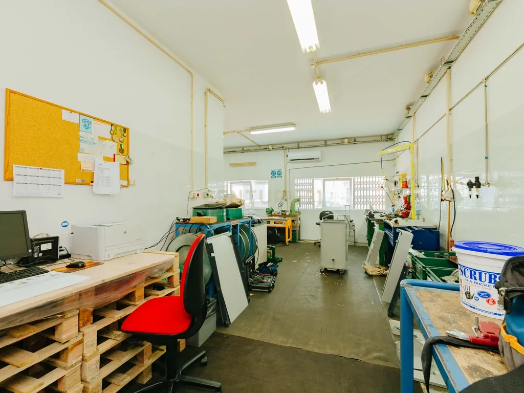 Armazém na Urbanização industrial Quinta dos Machados, Moita - Image 15
