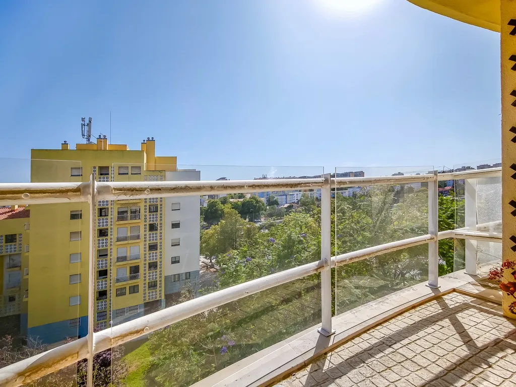 Apartamento T2 nos Olivais Sul - Image 1