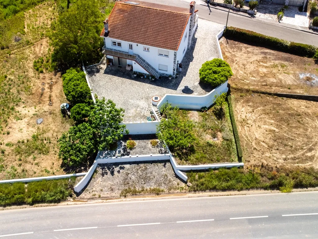 Casa T3 com Jardim e Vista para a Montanha em Cadaval, Lisboa - Image 2