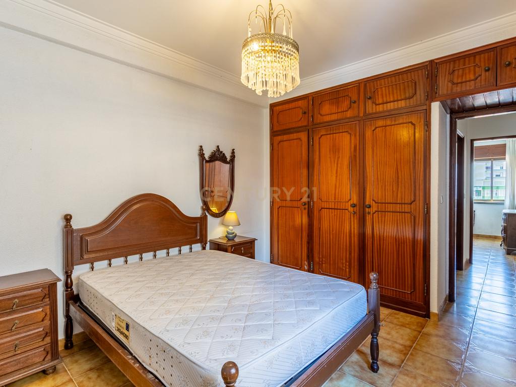 Apartamento T2 com garagem na Costa da Caparica - Image 12