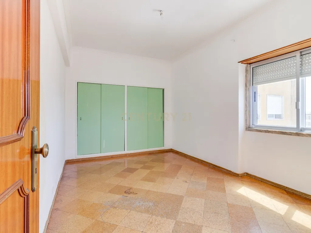 Apartamento T3 em Corroios com Varanda - Image 13
