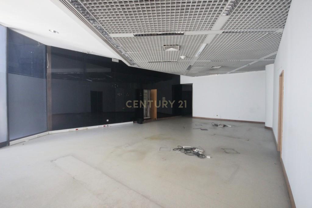 Loja para Comércio/Serviços na Zona Histórica de Santarém - Image 6